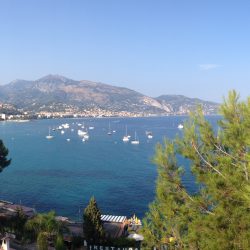 vista de Menton desde la carretera 