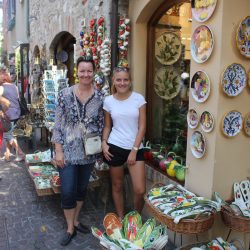 Aqui encuentras todo tipo de cosas, colores y figuras de porcelana. 