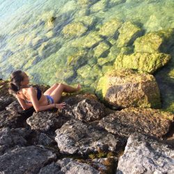 El agua estba fria pero, hacia muchisimo calor 
