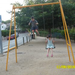 Un poco de diversion en los columpios!